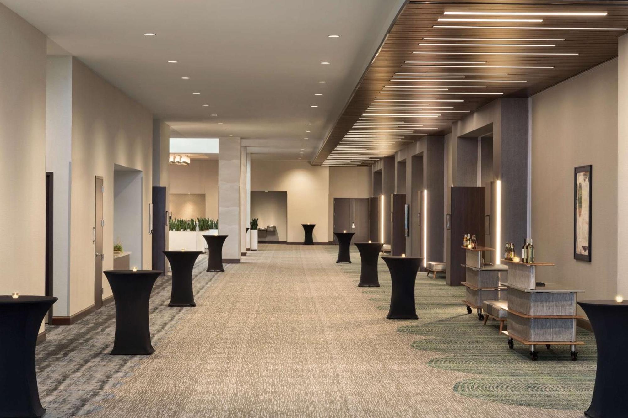 Embassy Suites By Hilton Denton Convention Center Exterior photo