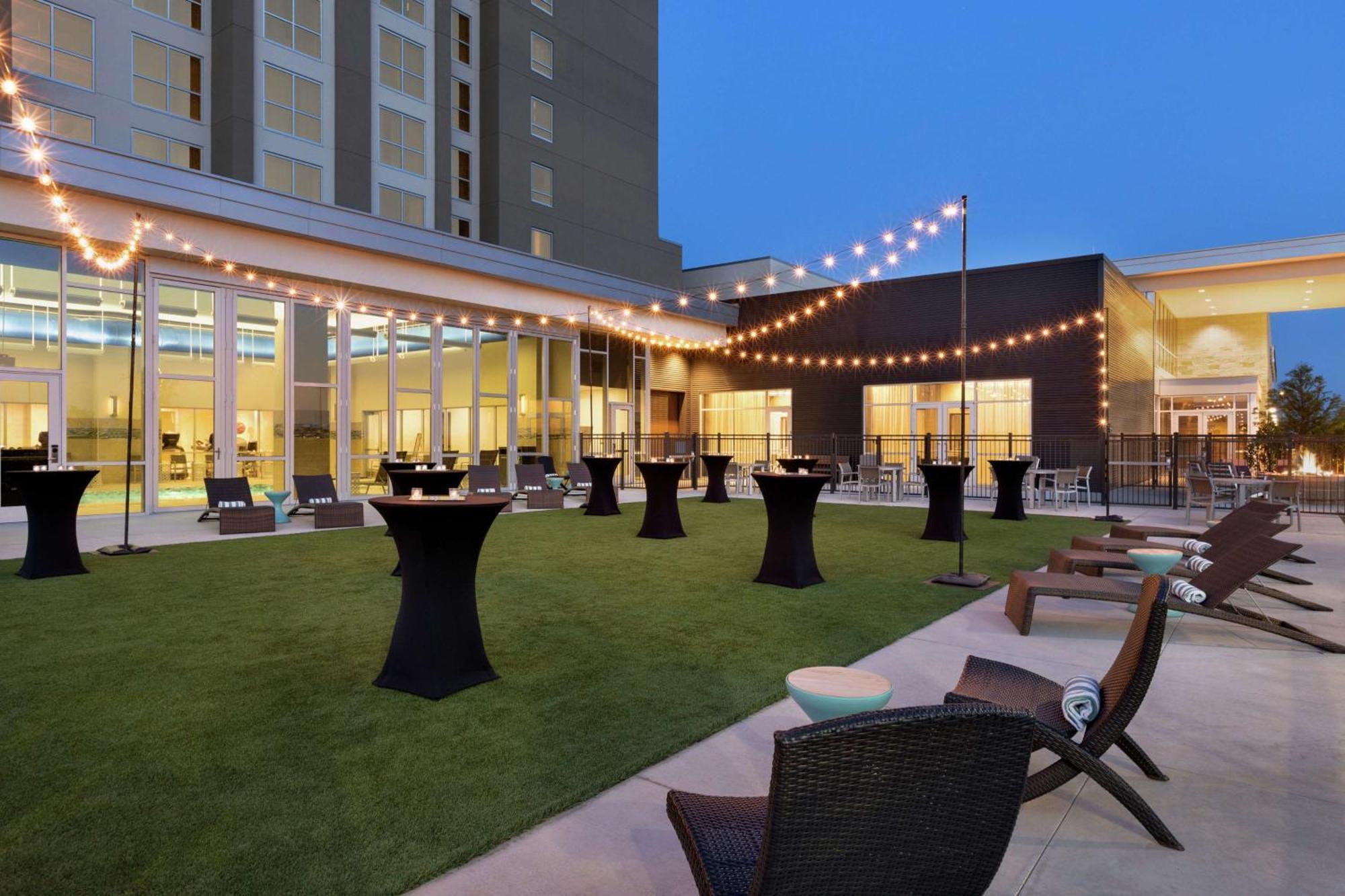 Embassy Suites By Hilton Denton Convention Center Exterior photo